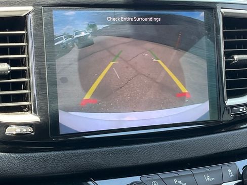 Used 2024 Chrysler Pacifica Touring-L FWD image 25