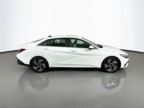 New 2026 Hyundai Elantra Limited FWD image 4