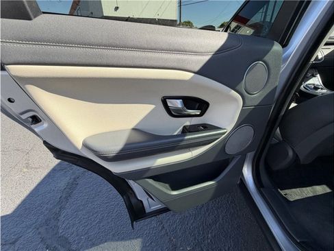 Used 2018 Land Rover Range Rover Evoque SE Sport Utility 4D image 19