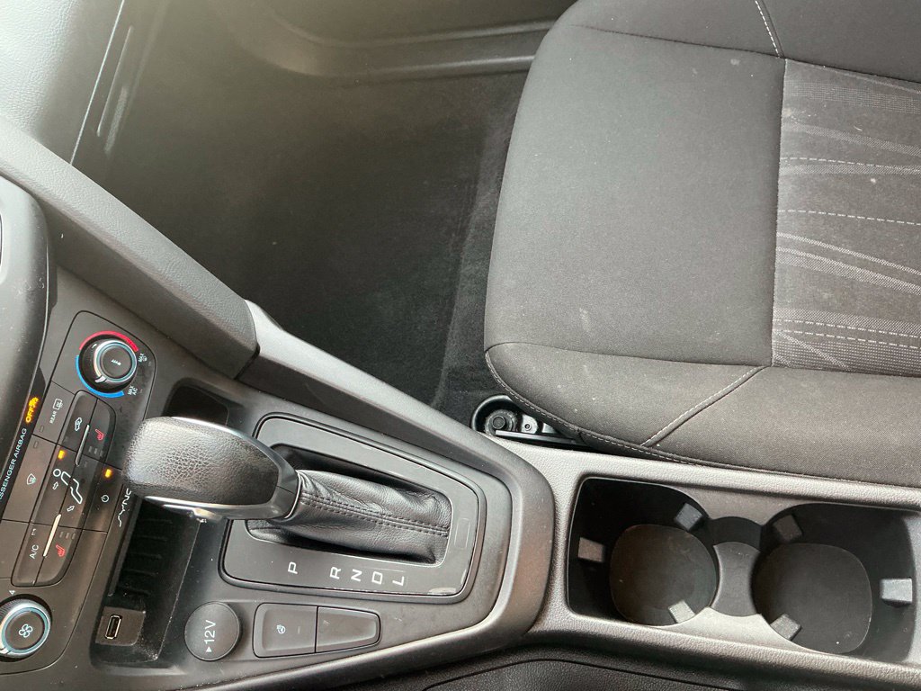 Used 2018 Ford Focus SE w/ Cold Weather Package FWD image 17