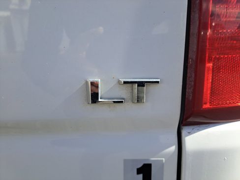 Used 2021 Chevrolet Silverado 2500 LT image 16