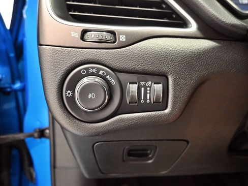 Used 2021 Jeep Cherokee Trailhawk AWD/4WD image 9