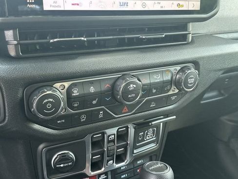 New 2026 Jeep Gladiator Sport AWD/4WD image 27