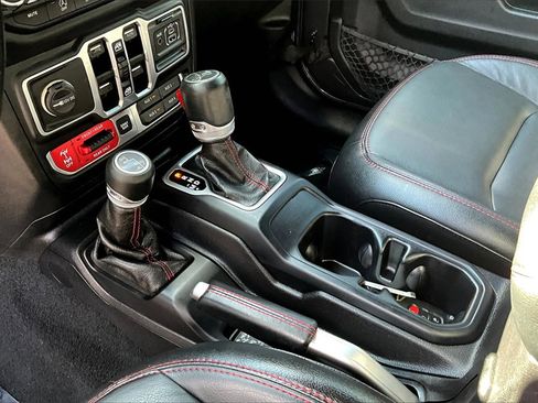 Used 2018 Jeep Wrangler Unlimited Rubicon image 16