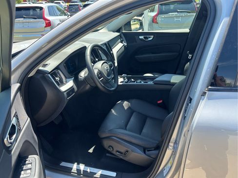 Used 2025 Volvo XC60 B5 Plus AWD/4WD image 13