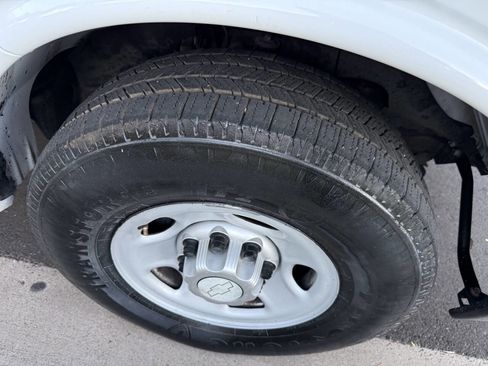 Used 2014 Chevrolet Express 2500 image 8