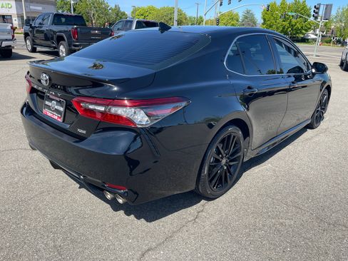 Used 2022 Toyota Camry XSE FWD image 5