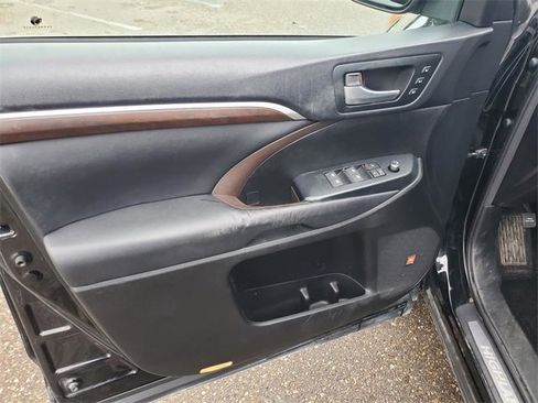 Used 2015 Toyota Highlander Limited Platinum image 10