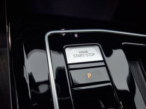 Used 2025 Volkswagen Golf image 17