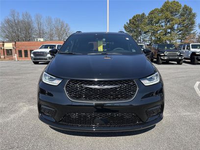 New 2026 Chrysler Pacifica Limited w/ S Appearance Package