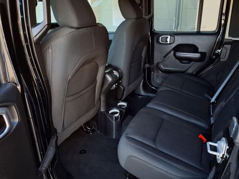 Used 2019 Jeep Wrangler Unlimited Sport image 18