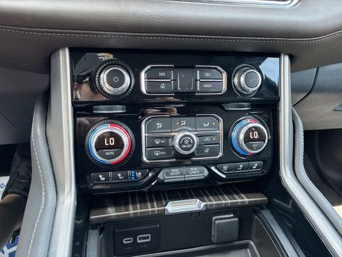 Used 2024 GMC Yukon XL Denali w/ Advanced Technology Package RWD image 18