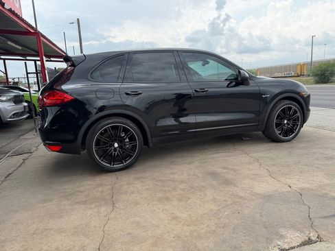 Used 2014 Porsche Cayenne S image 18