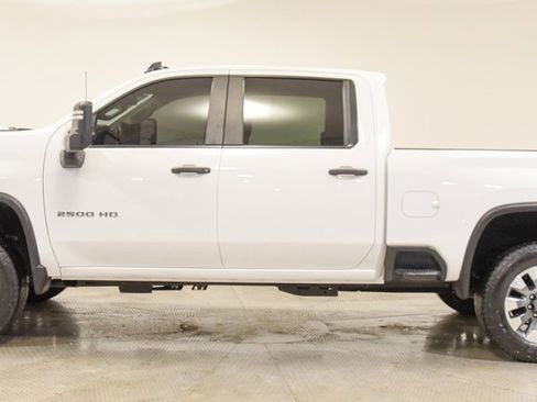 Used 2024 Chevrolet Silverado 2500 Custom w/ Custom Convenience Package image 8