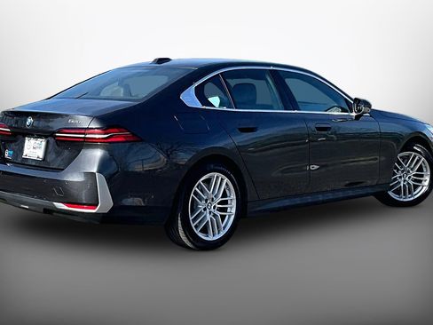 Used 2025 BMW 530i xDrive w/ Premium Package AWD/4WD image 12