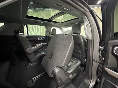 Used 2022 Ford Explorer XLT w/ Equipment Group 202A AWD/4WD image 23