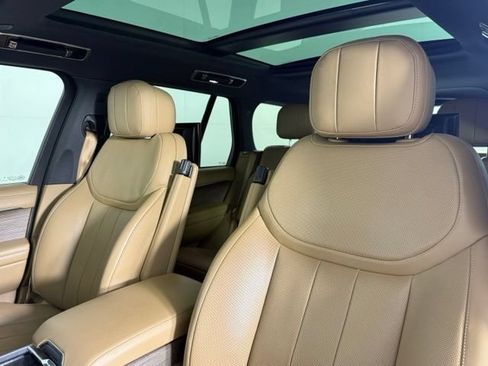 Used 2025 Land Rover Range Rover SE AWD/4WD image 6