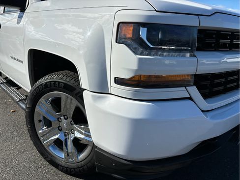 Used 2018 Chevrolet Silverado 1500 Custom w/ Custom Value Package image 20