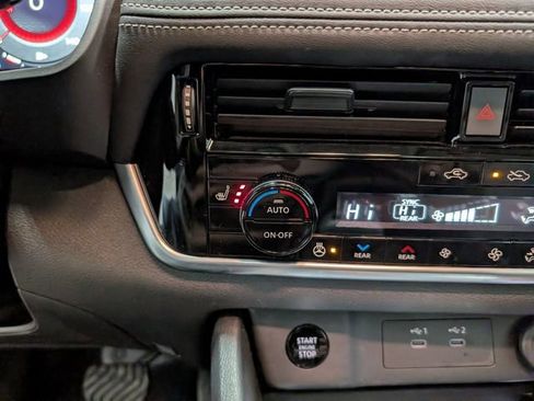 Used 2025 Nissan Rogue SL w/ Tech Package image 23