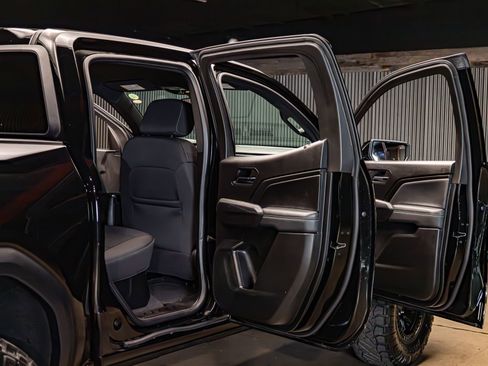 Used 2025 GMC Canyon Elevation w/ Convenience Package image 31