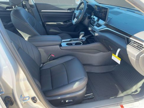 New 2025 Nissan Altima 2.5 SR w/ SR Premium Package image 29