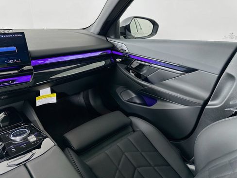 New 2026 BMW i5 eDrive40 w/ M Sport Package AWD/4WD image 23