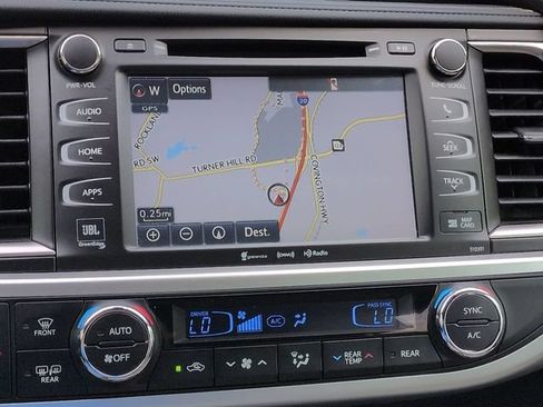 Used 2019 Toyota Highlander Limited Platinum FWD image 23