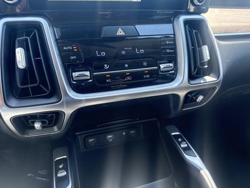 Used 2023 Kia Sorento S w/ Panoramic Sunroof Package AWD/4WD image 25