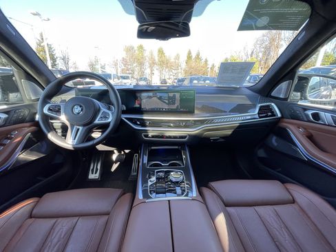 Certified 2025 BMW X7 M60i image 16