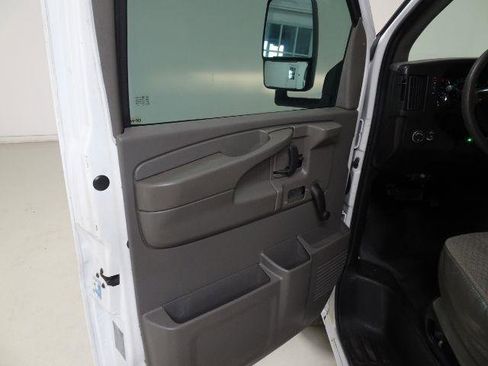 Used 2014 GMC Savana 3500 image 22