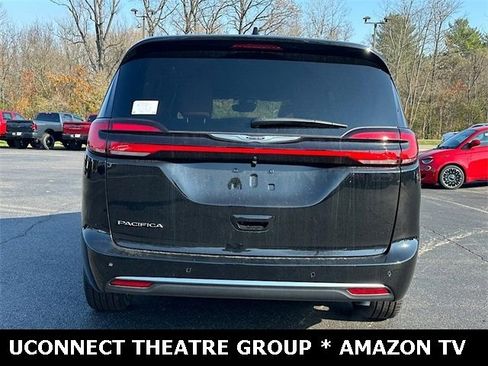 New 2026 Chrysler Pacifica Pinnacle image 6