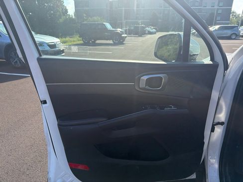 Used 2024 Kia Sorento S w/ Panoramic Sunroof Package FWD image 8