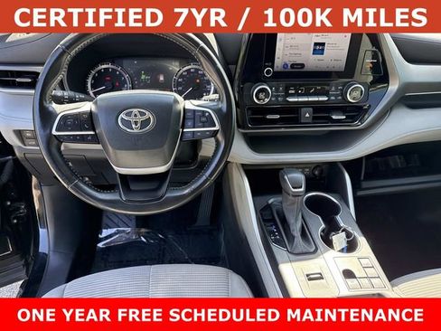 Used 2024 Toyota Highlander LE FWD image 17