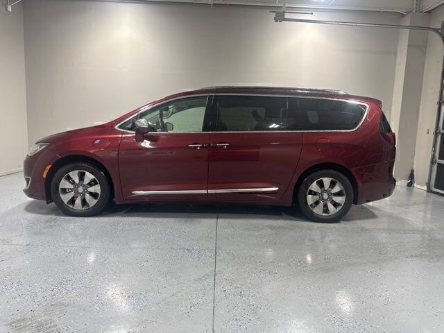 Used 2018 Chrysler Pacifica Limited w/ Advanced Safetytec Group FWD image 10