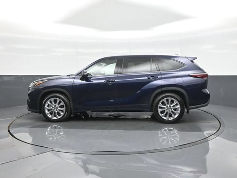 Certified 2026 Toyota Highlander Limited AWD/4WD image 4