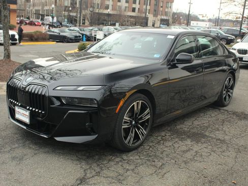 Used 2025 BMW i7 xDrive60 AWD/4WD image 3