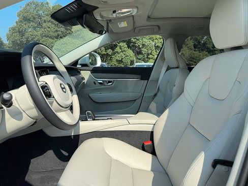 Certified 2025 Volvo V90 B6 Cross Country Plus w/ Protection Package Premier image 13