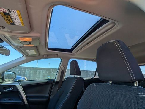 Used 2018 Toyota RAV4 XLE AWD/4WD image 14