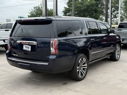 Used 2018 GMC Yukon XL Denali w/ Denali Ultimate Package AWD/4WD image 5