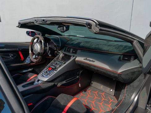 Used 2020 Lamborghini Aventador SVJ AWD/4WD image 66
