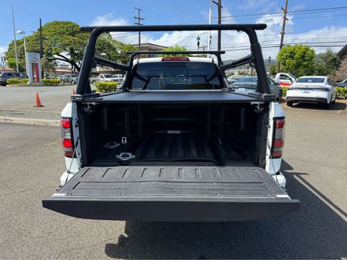 Used 2025 Nissan Frontier SV w/ SV Convenience Package RWD image 11