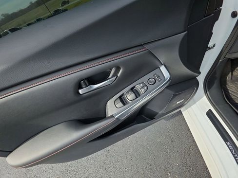 Used 2025 Nissan Sentra SR w/ SR Premium Package image 13