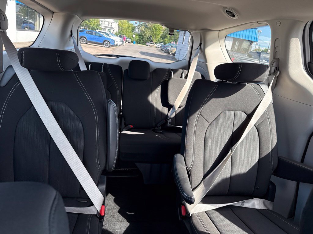 Used 2024 Chrysler Voyager LX FWD image 39