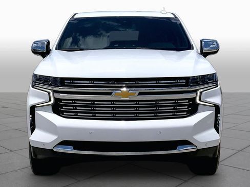 Used 2024 Chevrolet Suburban Premier RWD image 4