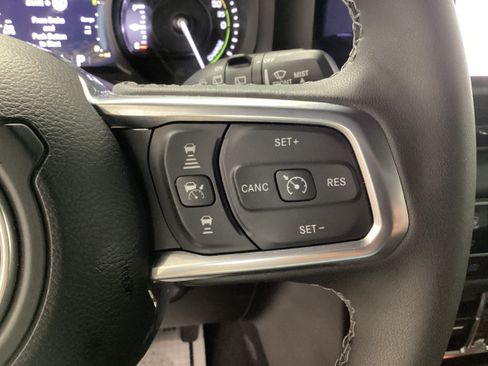 Used 2025 Jeep Wrangler Unlimited Sahara w/ Safety Group AWD/4WD image 22