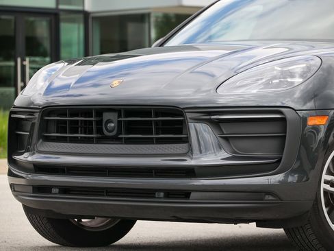 Used 2023 Porsche Macan Turbo AWD/4WD image 6