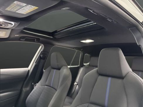 Used 2024 Toyota Corolla Cross SE image 7