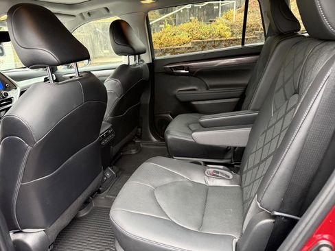 Used 2023 Toyota Highlander Platinum image 27