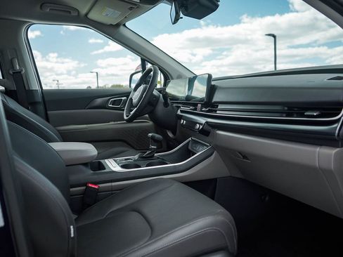 New 2026 Kia Carnival FWD image 10