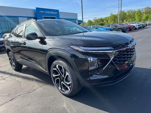 New 2026 Chevrolet Trax RS FWD image 2